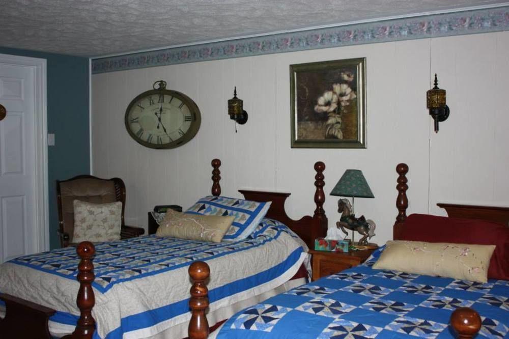 Carrousel Bed & Breakfast Cayuga Exteriér fotografie