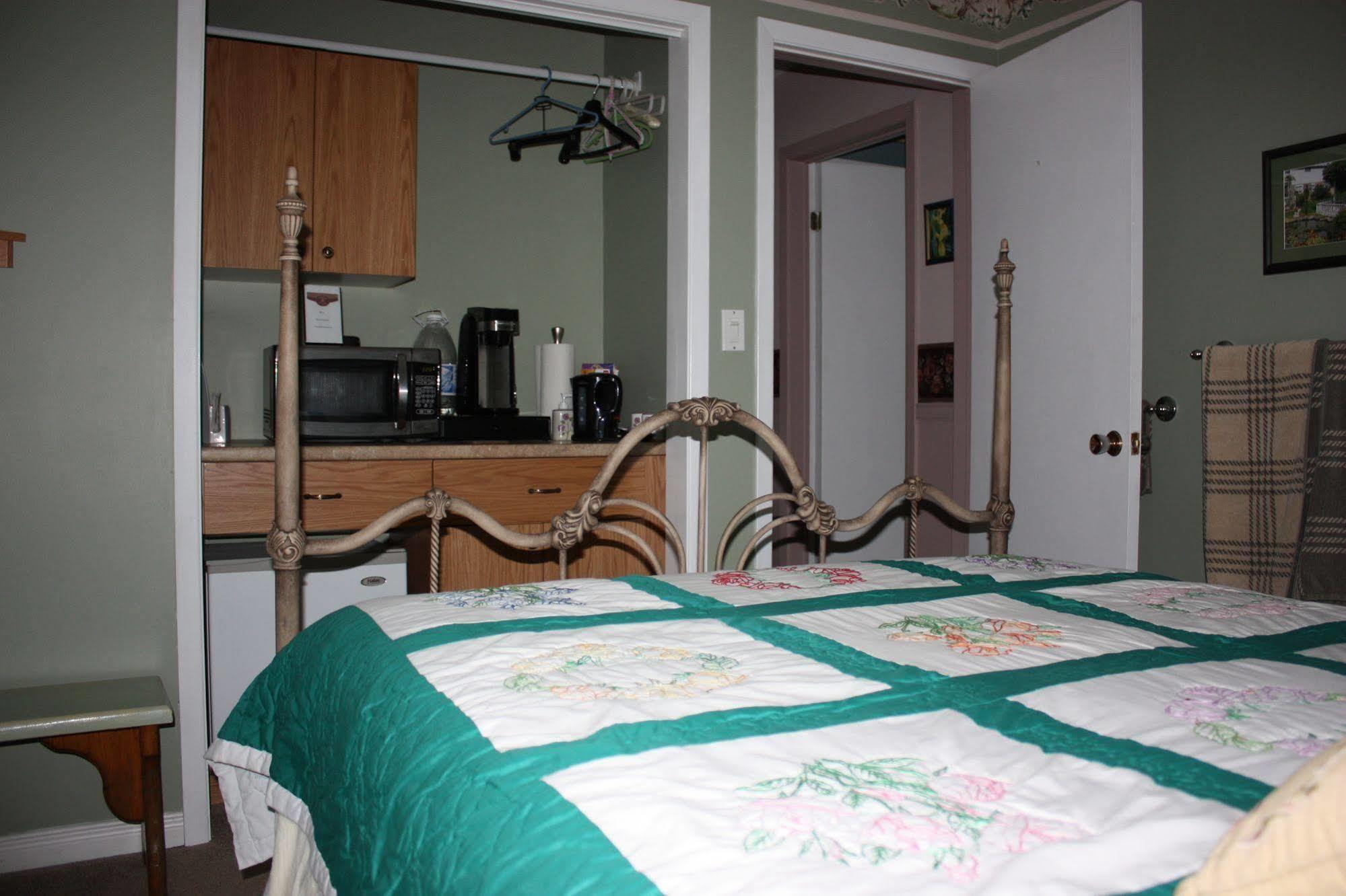 Carrousel Bed & Breakfast Cayuga Exteriér fotografie